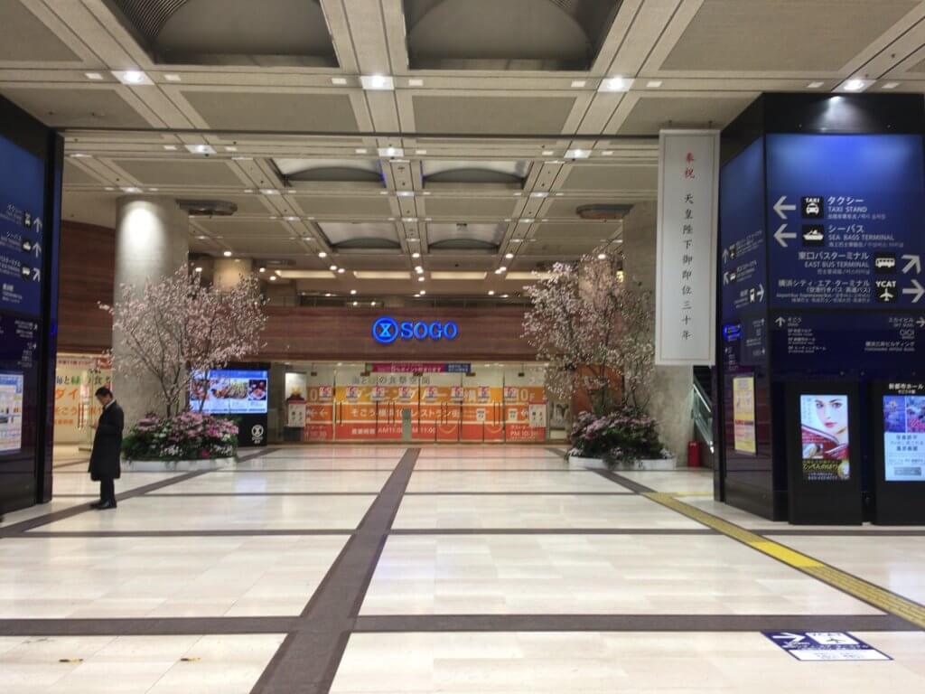 横浜そごう前