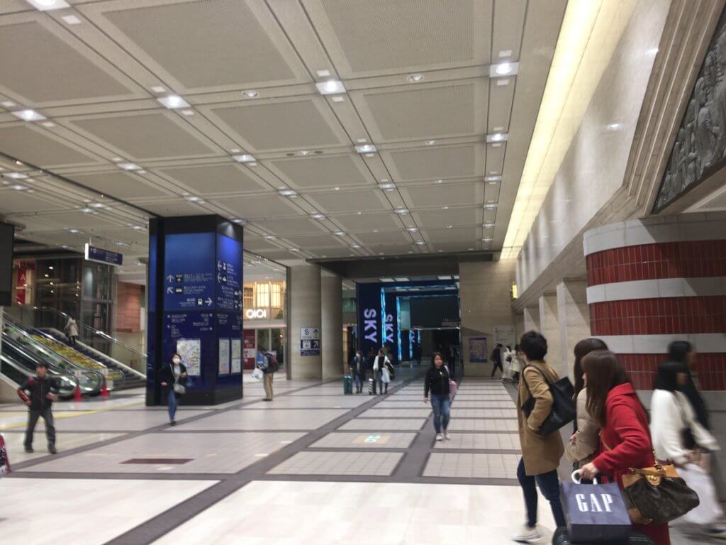 横浜そごうが見えたら右折